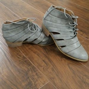 A.X.N.Y. Grey Cutout Booties, EUC